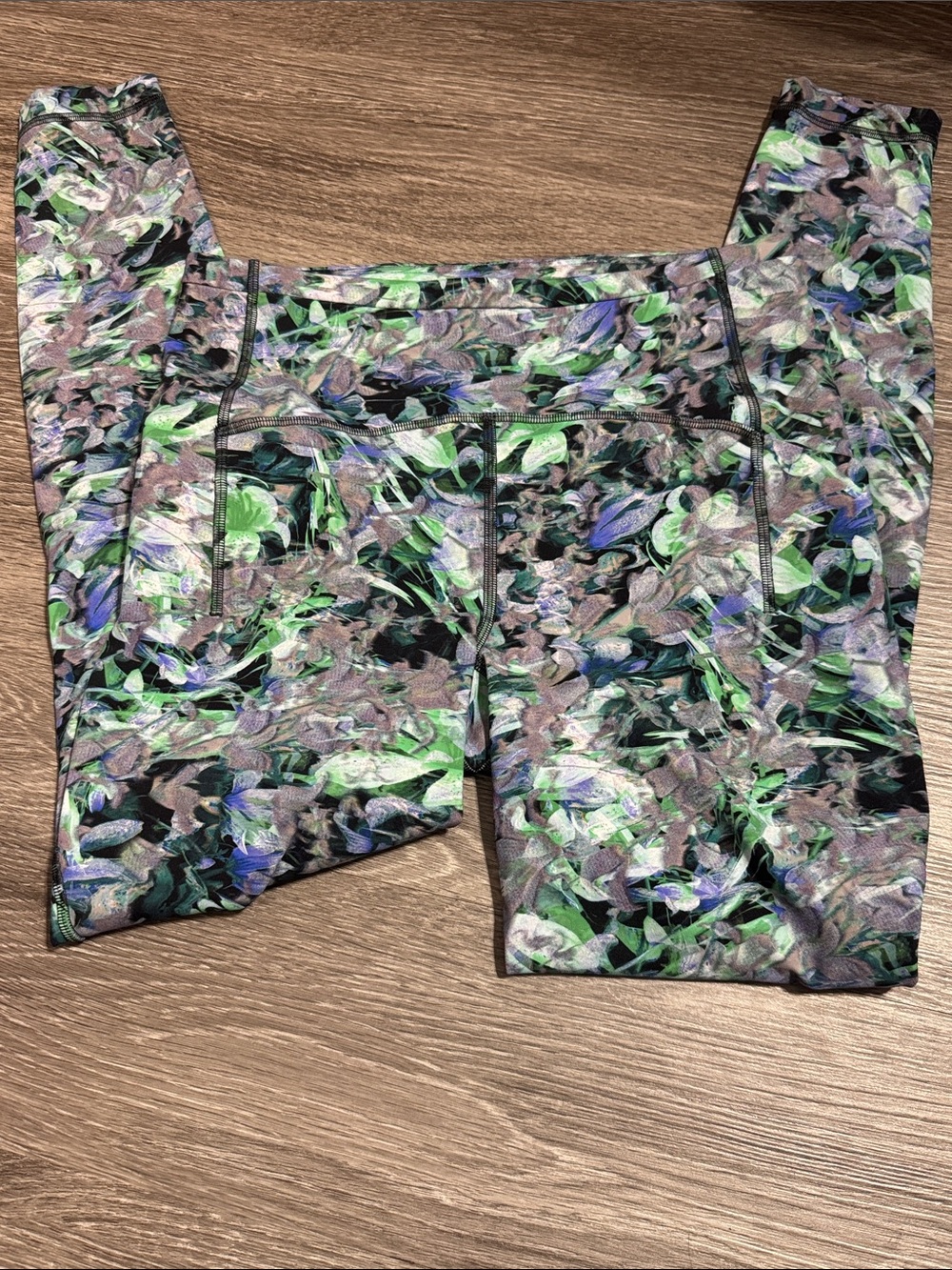 Lululemon Swift Speed High-Rise. Inseam 28". Rapid Flourish Multi. Preloved
